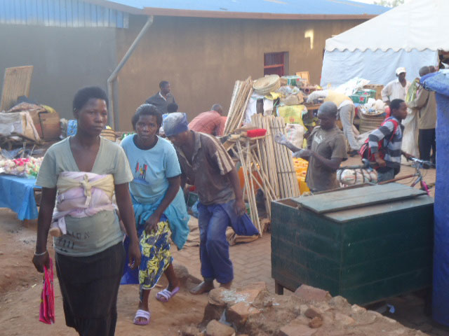 Mu isoko imirimo byari nk'ubusanzwe.