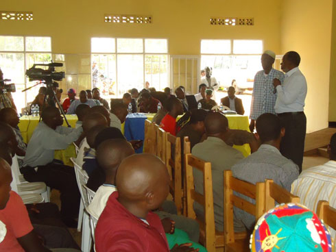 Mu kiganiro yahaye urubyiruko yarusabye kwamagana abagoreka amateka y'u Rwanda.