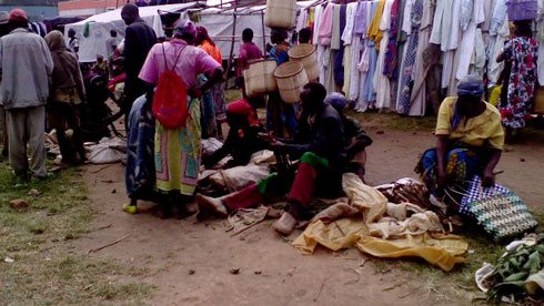 Mu masoko cyangwa mu masantere atandukanye yo mu karere ka Burera hakunze kugaragara abantu bacuruza itabi ry'igikamba.