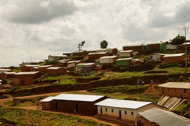 Amwe mu mazu impunzi zo mu nkambi ya Gihembe zibamo.