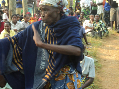 Mu buhamya bwatanzwe, hari abemeje ko hari abakoresha amarozi.