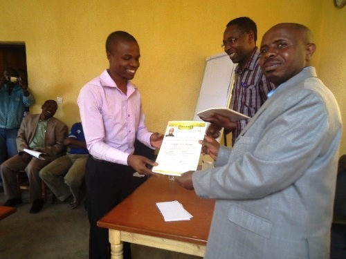 Mu gutanga impamyabumenyi kubakurikiranye amahugurwa.