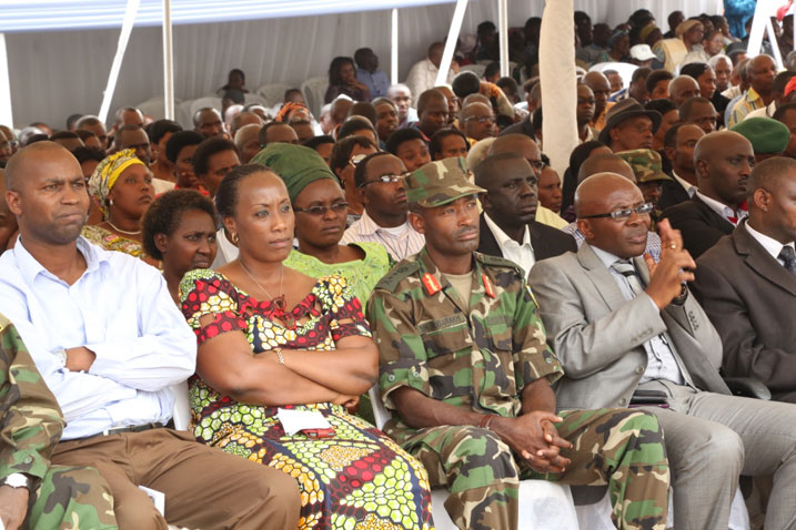Abayobozi batandukanye bari baje kwakira urumuri rw'icyizere.