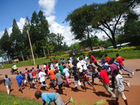 Mu karere ka Ngoma, abanyeshuri bazakomeza gukora no kwiga siporo bisanzwe, ariko buri kwezi bose bakore mucaka mucaka.