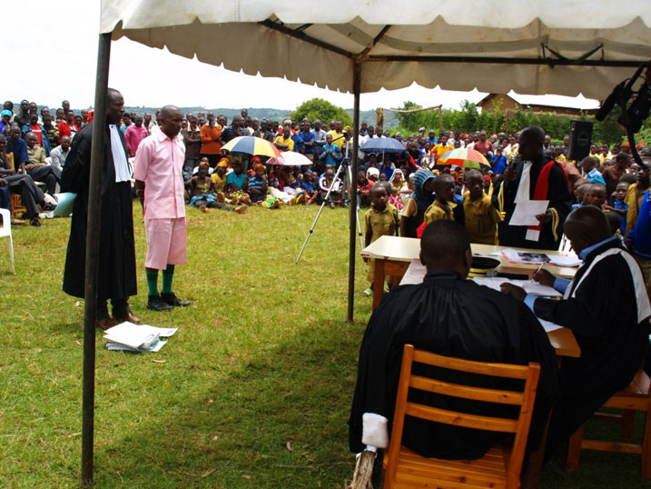 Mudakemwa Pascal ari imbere y'abacamanza n'ubushinjabyaha.