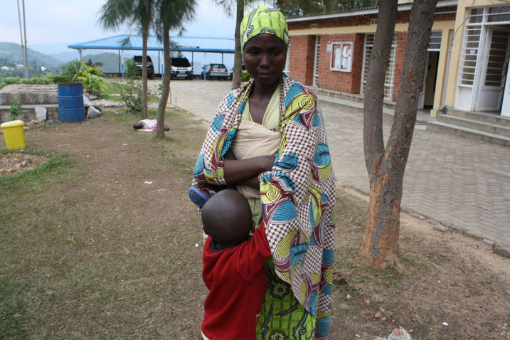 Mukanoheri ushakisha umugabo we.