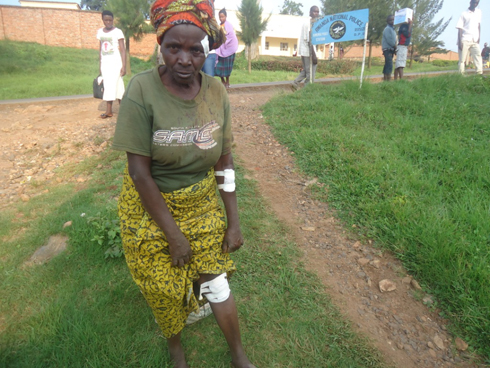 Mukecuru uwigiriyeneza yangijwe na moto.