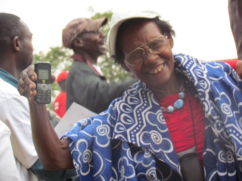 Mukecuru yashimye FPR ko yamugejeje ku itumanaho.