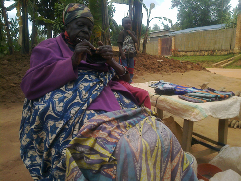 Mukeshimana Cecilia wirinze kuba yasaza asabiriza akihangira umurimo wo kumubeshaho. Photo/JP Twizeyeyezu 