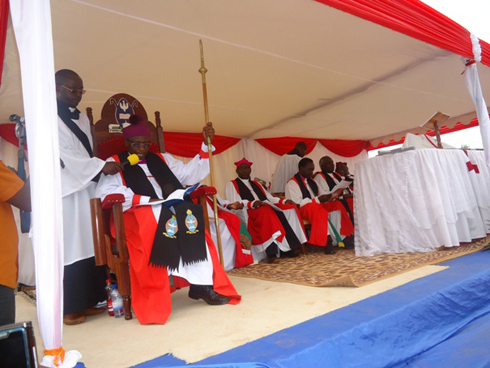 Musenyeri Ntazinda ashimira Imana n'abakirisito bamusengeye