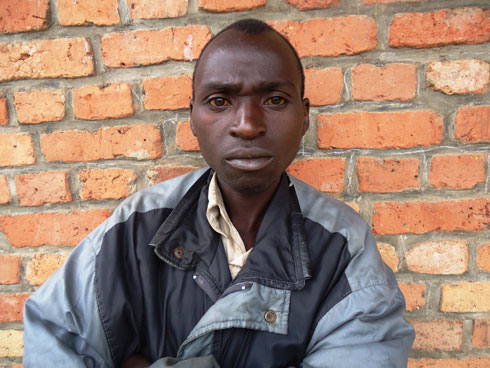 Munyakaragwe Theophile yemera ko yafatanyije na mwishywa we bagataburura umurambo wa se.