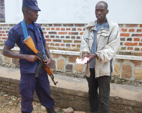 Munyazikwiye afungiye kuri Sitasiyo ya Polisi ya Gakenke mu gihe hagikorwa iperereza kuri icyo cyaha.