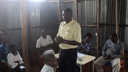 Munyemana Anastase, umuyobozi w'inkambi ya Nyagatare aha ikaze Abanyarwanda batahutse.