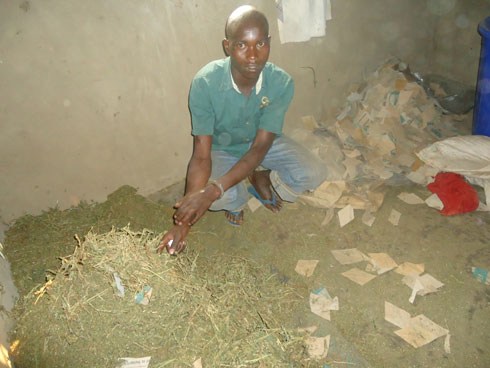 Murasira ari mucyumba adepamo urumogi ,hamwe n