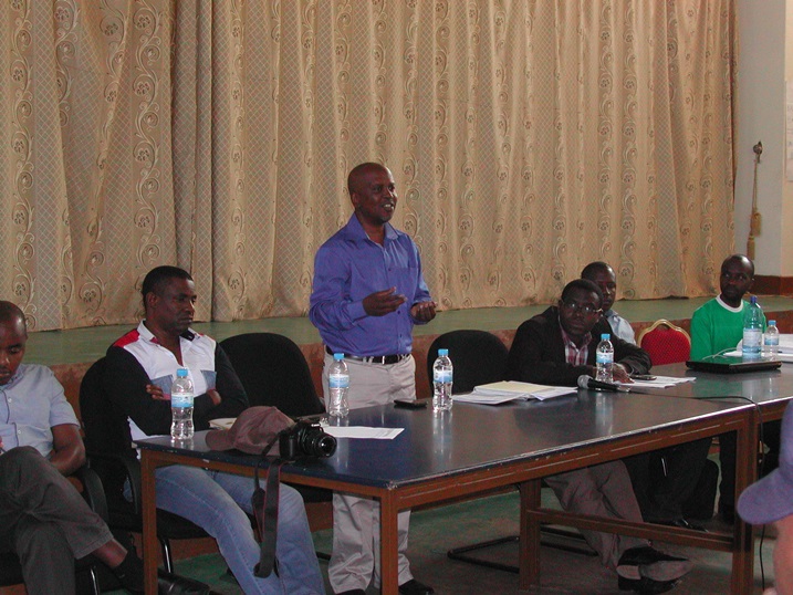 Murekezi Charles asobanura uburyo gahunda nshya yo kugeza ku mbuto abaturage z