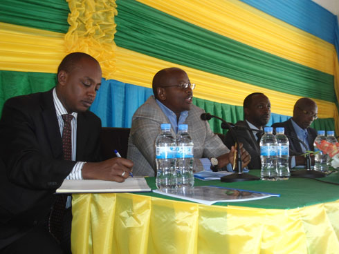 Musoni James asobanurira Abanyenyanza ko hari amahirwe bafite.