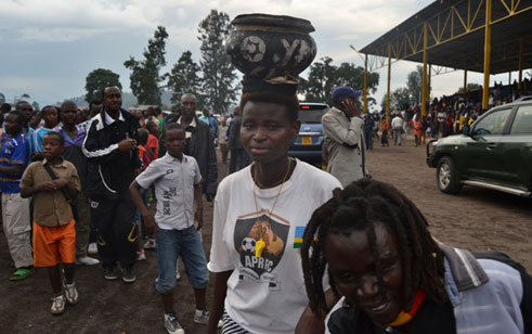 Uwimana Joselyne bita Gikona International na bagenzi be bishimira intsinzi