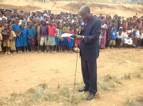 Musenyeri Mvunabandi Augustin uyobora diyosezi ya Kigeme we ngo imbabazi yatangiye kuzisaba kuva yahunguka.