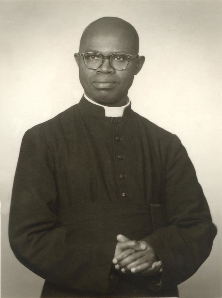 Nyakwigendera Musenyeri Raphael Sekamonyo.