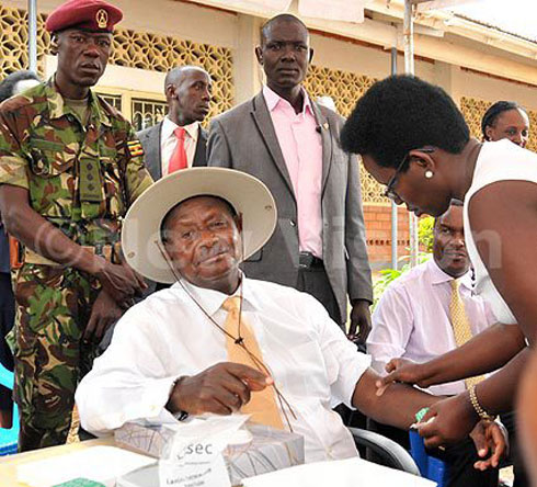 Perezida Museveni ngo yatanze urugero mu kwipimisha ubwandu bwa Sida ngo Abagande bamenye uko bahagaze