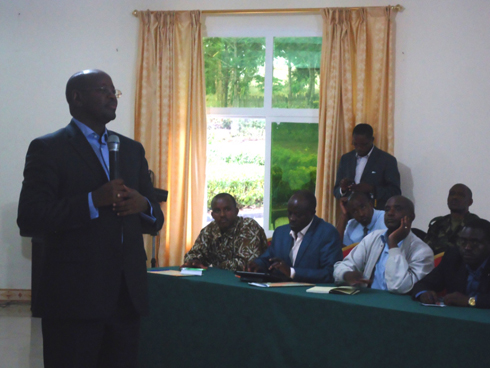 Minisitiri Musoni atanga ikiganiro.