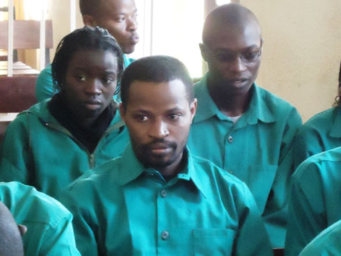 Lt Mutabazi (ugaragara imbere hagati)