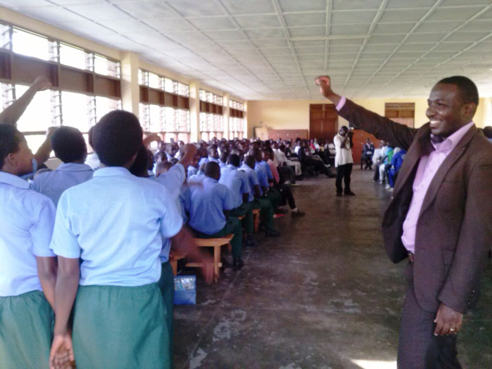 Mutangana Frederic, Umuyobozi Wungirije wa IPRC West atanga morale ku Ntore z