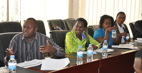 Aba ni bamwe mu banyamakuru babazaga uko igikorwa cyo kugaruza umutungo w'igihugu kigenda.