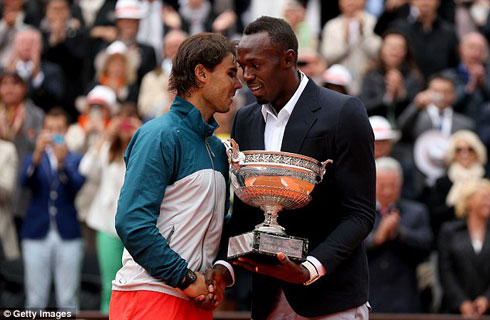 Nadal yashyikirijwe igikombe n'igihangange mu gusiganwa ku maguru muri metero 100 Usain Bolt.