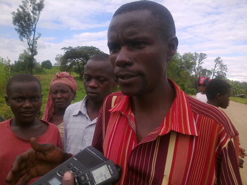 Ndatsikira Alphred umukuru w'umudugudu wa Kinyoni yasabye abaturage ubufasha bwo gushakisha uwabaye nyirabayazana agasembura izo nzuki. 