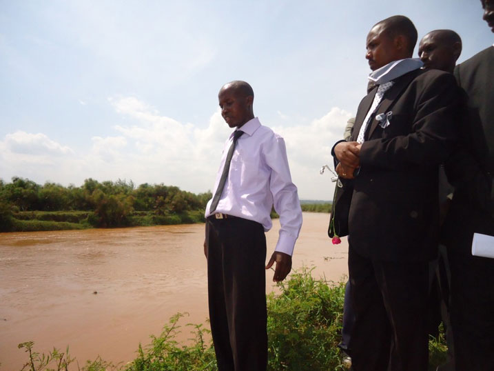 Ndayambaje Christophe atanga ubuhamya bw'ukuntu yajugunywe mu ruzi rw'Akagera.