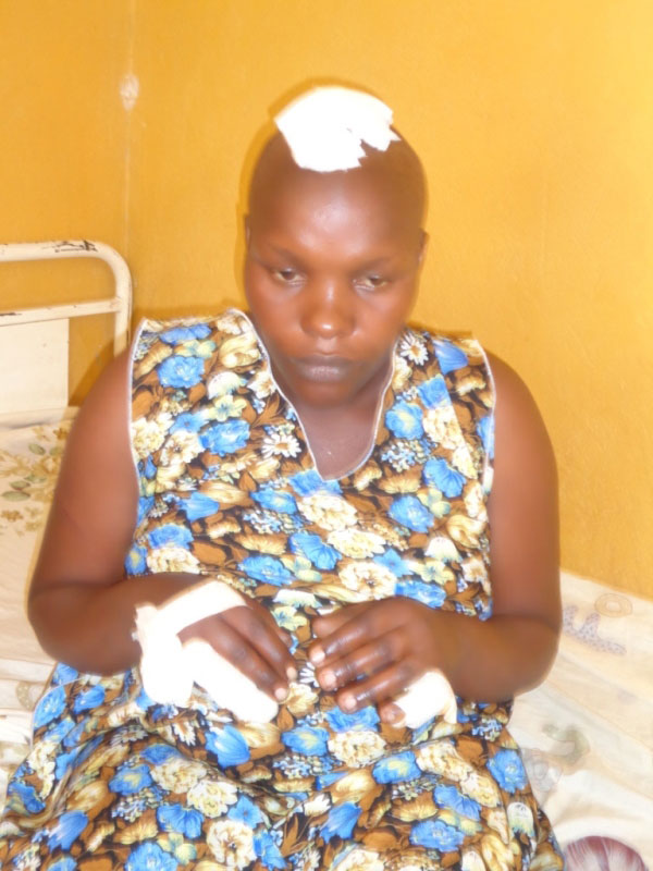 Ndayisaba Betty waciwe urutoki anamburwa utwe.