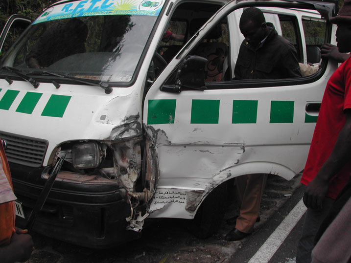 Ngiyo tagisi imaze kwegurwa mu muhanda.