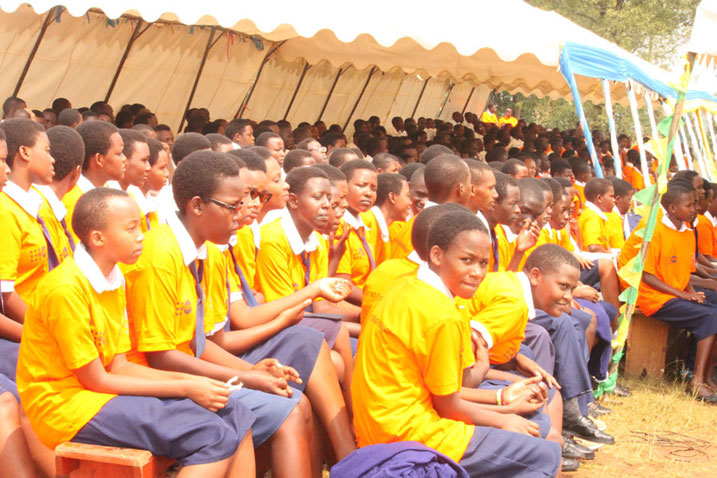 Ngo abashuka abana nk'aba bose bakababuza kwiga babatesha icyerecyezo cyiza Leta itagishoboye kwihanganira.