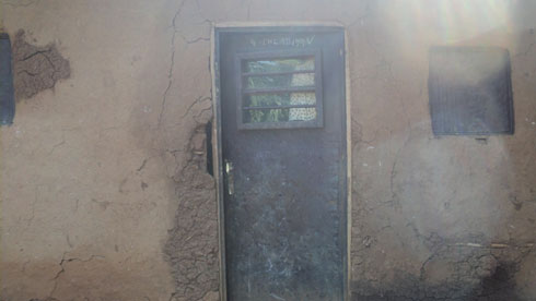 Ngoboka Egide yafashe ari guca urugi ngo yinjire mu nzu maze yivugane nyina.