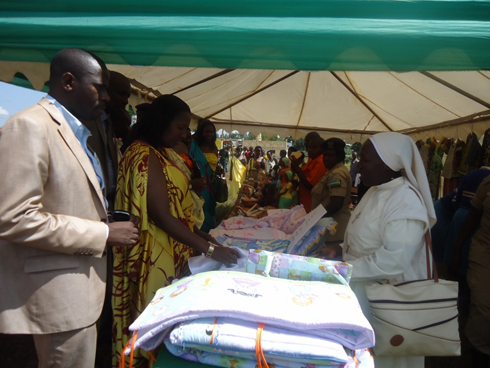 Guverineri Uwamariya amurikirwa ibyagezweho n