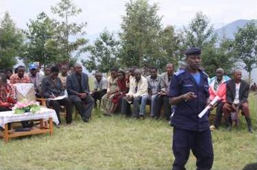 Abaturage bamaze kuburirwa ngo bitabire gucunga umutekano kuko abatazitabira gufatanya n