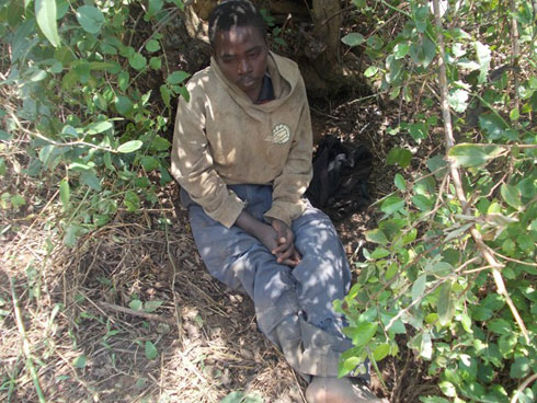 Uyu musore amaze icyumweru aba mu isambu ya Ruticumugambi kandi ntibazi aho akomoka.