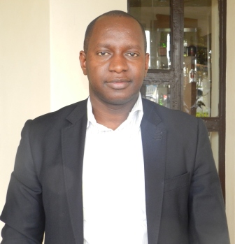 Yves Bernard Ningabire ukuriye umushinga wo guteza imbere imiyoborere myiza mu nzego z