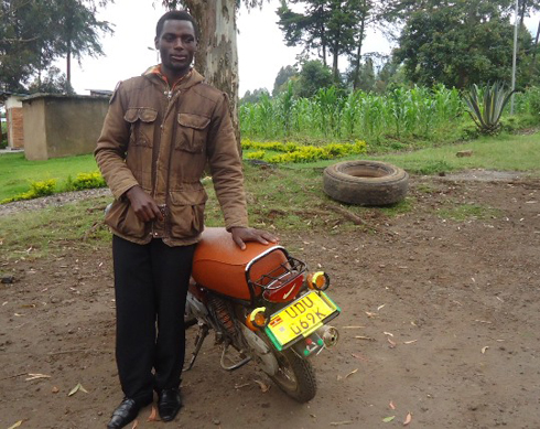 Niyongombwa Godfrey yishimiye kuba yashubijwe moto ye.