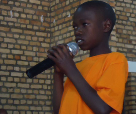 Nizeyimana Yohani ashimira umuryango Compassion kuba waramuhaye umubyeyi usimbura nyina utaramwitagaho.