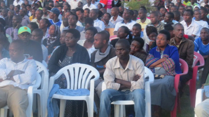 Mu ma saa moya n'igice z'ijoro abaturage bari bakiri benshi.