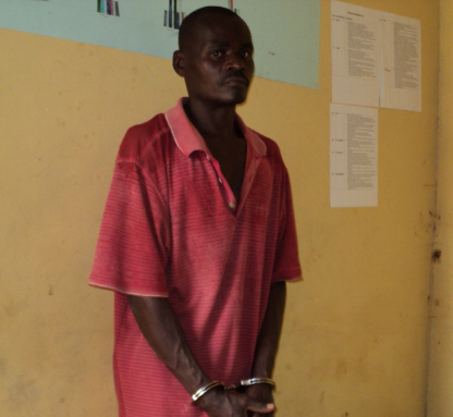 Nsekambabaye mu maboko ya polisi azira kwiba amafaranga ibihumbi 300.