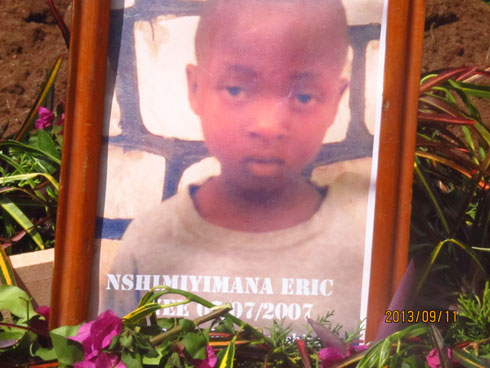 Nshimiyimana Eric wishwe n'umukozi w'iwabo.