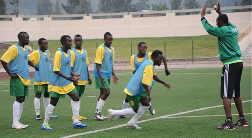 Umutoza Nshimiyimana arasanga hakwiye gutozwa abasatirizi ku buryo bwihariye.