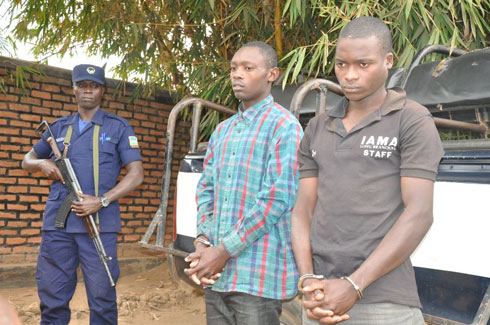 Ntakirutimana Jean de Dieu (uri hagati) na Mugenzi we Mugabonake Jean de Dieu ariko we avuga ko nta ruhare yabigizemo.