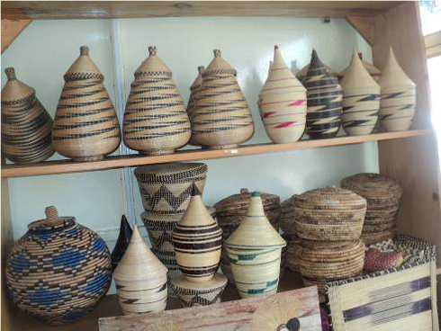 Nteretswenimana yiyemeje kuboha uduseke, umwuga usanzwe uzwiho gukorwa n