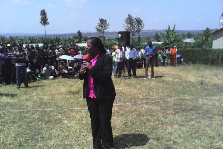 Guverineri Uwamariya yunze mu ry'abaturage ba Nyagatare ashimira ingabo z'igihugu./Foto: Sebasaza G. Emmanuel