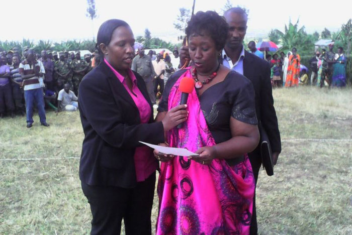 Minisitiri w'Ubuzima Agnes Binagwaho yabashishikarije kubungabunga ubuzima, anabagezaho ingamba leta ifite mu kubagezaho serivisi nziza./Foto: Sebasaza G. Emmanuel