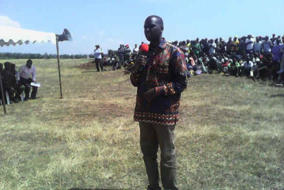 Umuyobozi w'akarere ka Nyagatare yashimiye ingabo z'u Rwanda ko zikomeje urugamba rwo kubohora Abanyarwanda zibakiza n'indwara zibangamira iterambere ryabo./Foto: Sebasaza G. Emmanuel